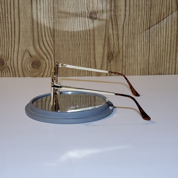 Women's Sunglasses - Picture 3 of 8